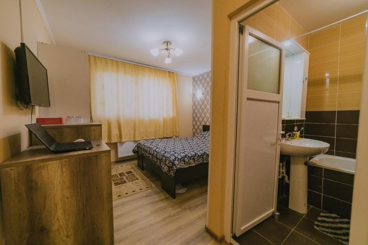Hostel Denisa Бузэу Экстерьер фото